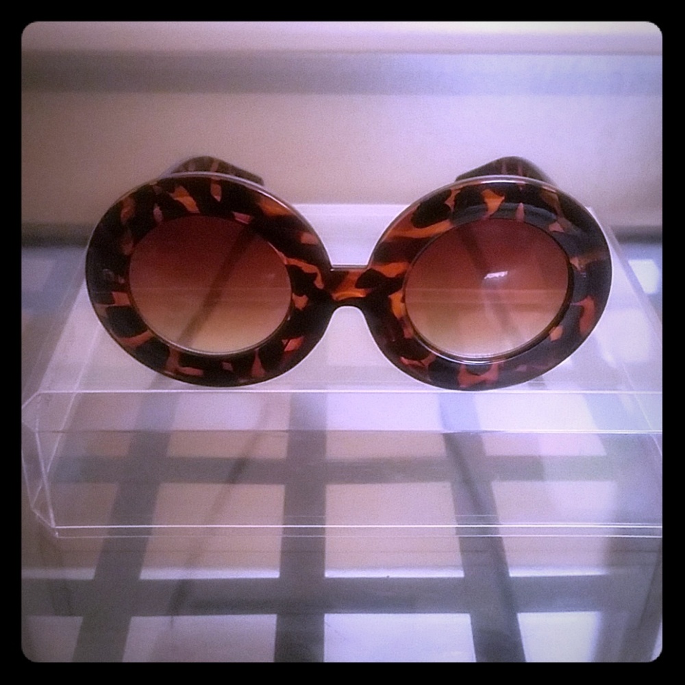 Designer inspired: Leopard over sized Sunglasses